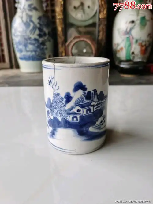 清代青花山水笔筒