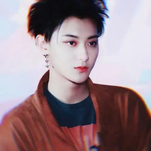 217.黄子韬头像(色散滤镜)