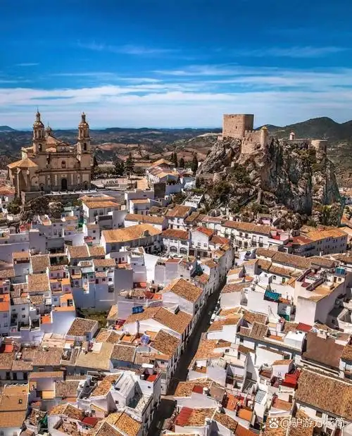 安达卢西亚位于西班牙最南的历史地理区,也是西班牙南部一富饶的自治