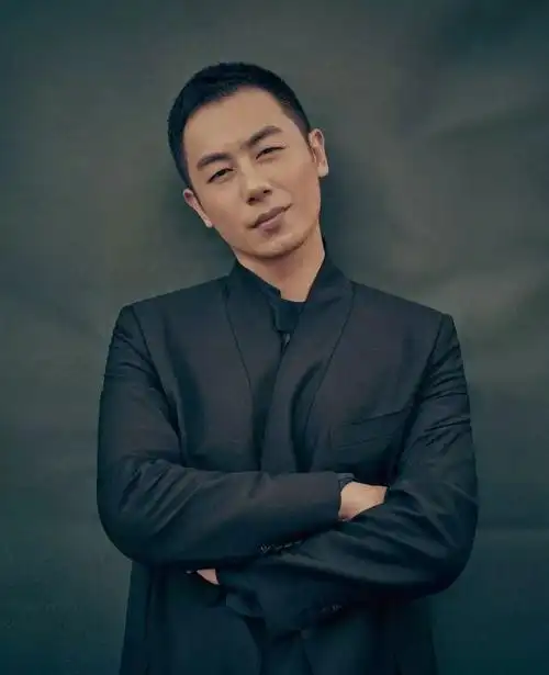 老板给我来一碗超酷的光头帅过陈伟霆的那种