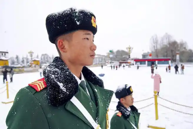 瑞雪兆丰年,西藏武警坚守一线战位!#致敬中国军人