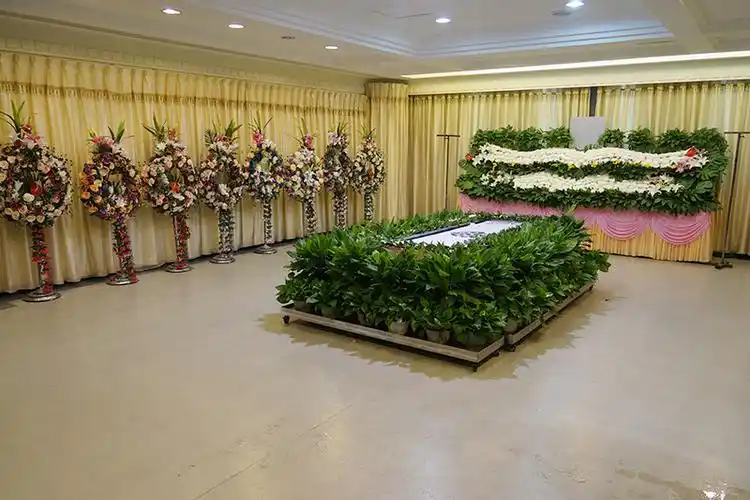 殡仪馆一套流程大概多少钱如果请殡葬服务公司需要什么手续