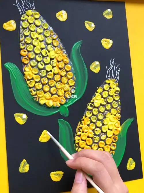 快递包装不要扔用泡泡纸画玉米超酷的手工创意绘画创意美术幼儿园