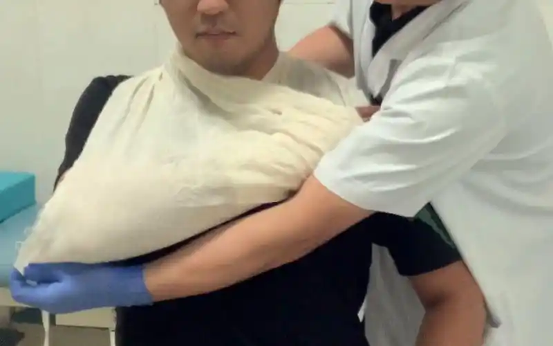 三角巾包扎法—大悬臂带法