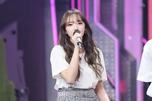 王一博程潇天天向上双人热舞乐华导师line实力过招火花四射