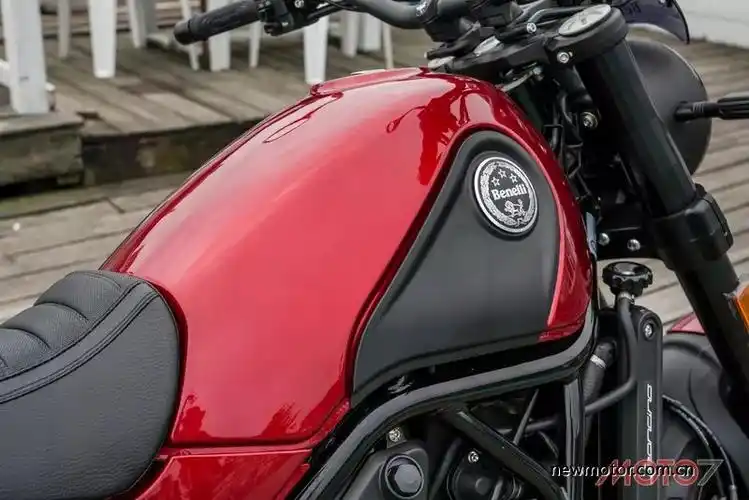 来自佩萨罗的狮子贝纳利幼狮500台媒试驾