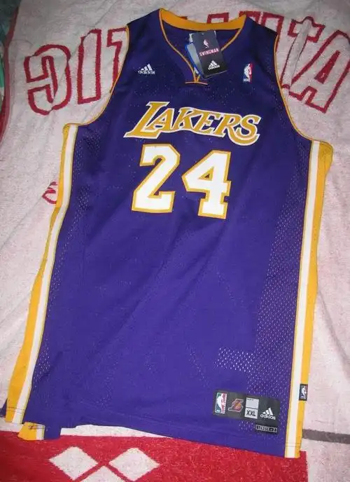 科比swingman 背号24客场场刺绣球衣尺码2xl 紫色全新原吊牌正品 260