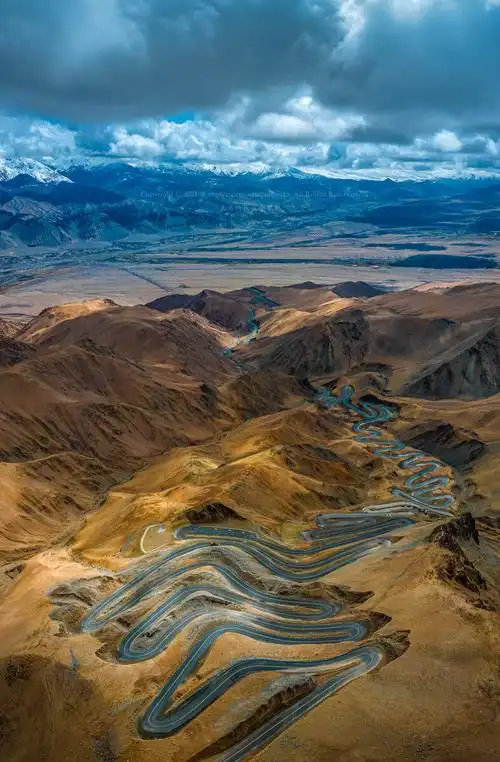新疆盘龙公路当荒凉壮阔成为一种美你希望成为帕米尔的雄鹰07俯瞰这