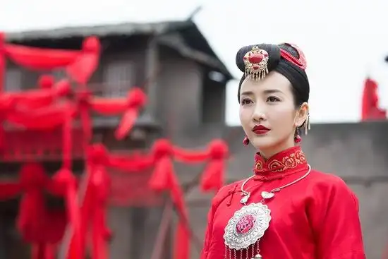 王鸥《锻刀》婚礼照明艳动人 蒲巴甲为爱抢亲