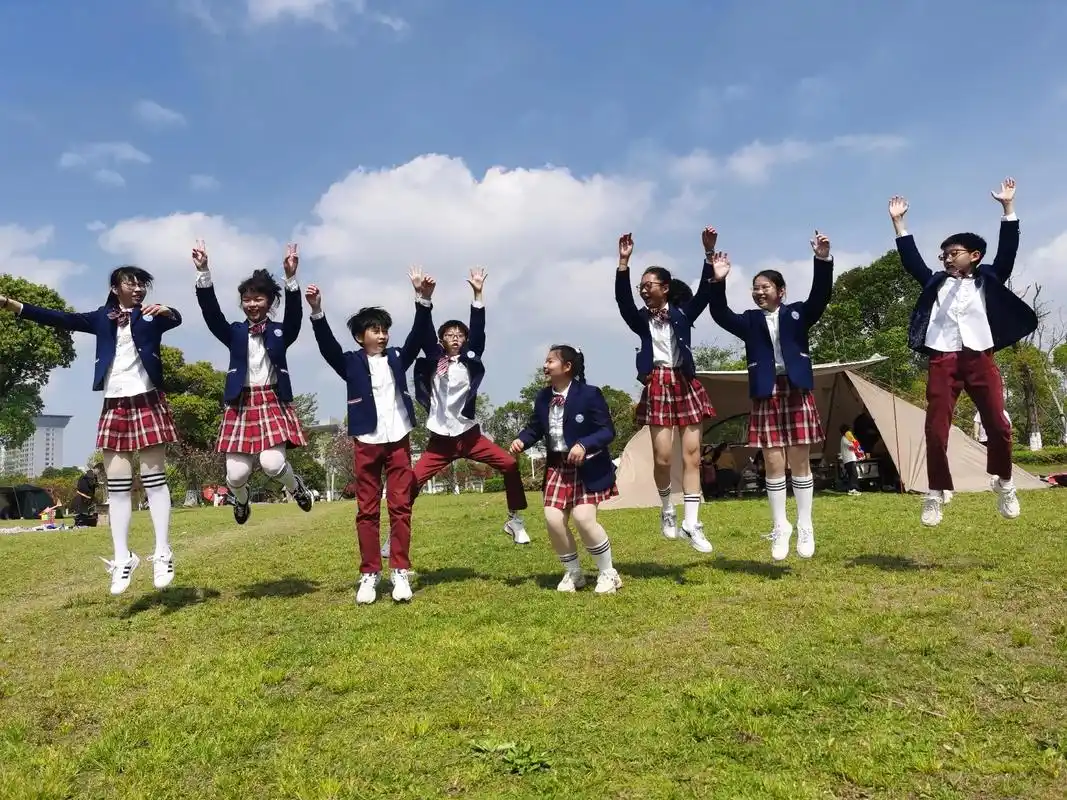 阳光下的青春,闪闪发亮 #照片里的时光 年少真好 - 抖音