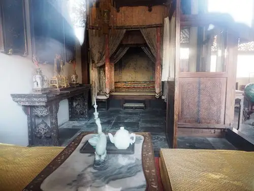 图说:储秀宫内部陈设 vcg图具体来说,在储秀宫正间,设有宝座,屏风