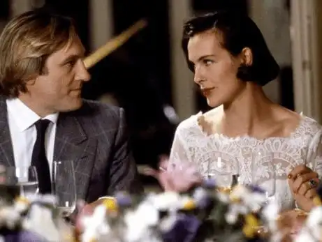 美强惨白切黑原来法兰西女神的血腥爱情故事都奉献给了同一个男人