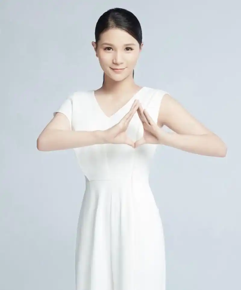 何姿的美照,每一张都很漂亮,网友:怎么看都不够!