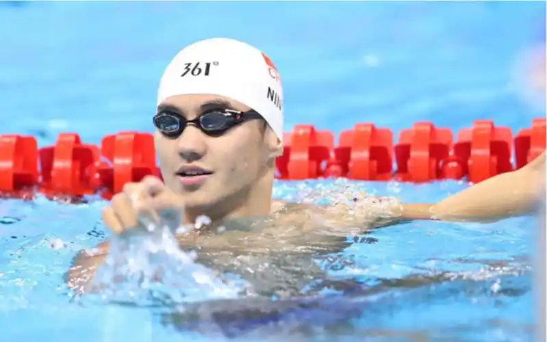 aimee游泳学堂自由泳第一课 岸上自由泳腿动作详解练习