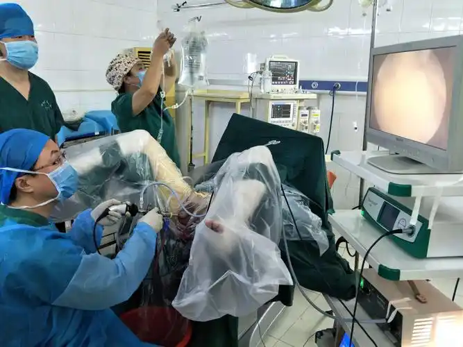 医大附属第二医院泌尿外科主任医师耿波老师不辞辛苦,到我院义诊手术