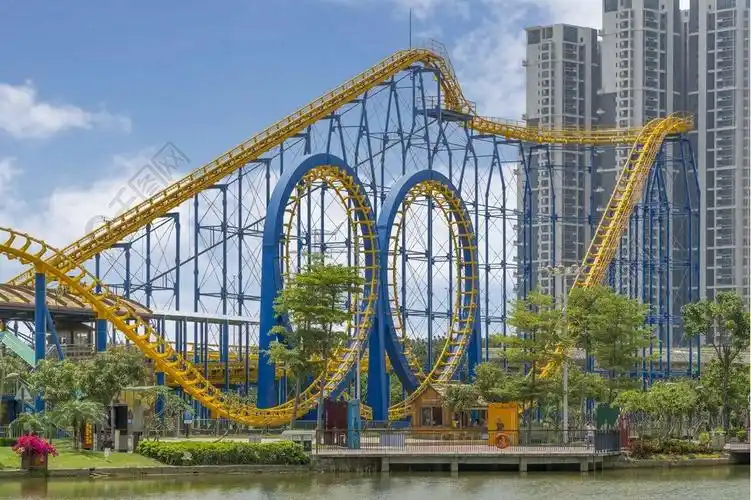 儿童游乐设施过山车高清摄影图