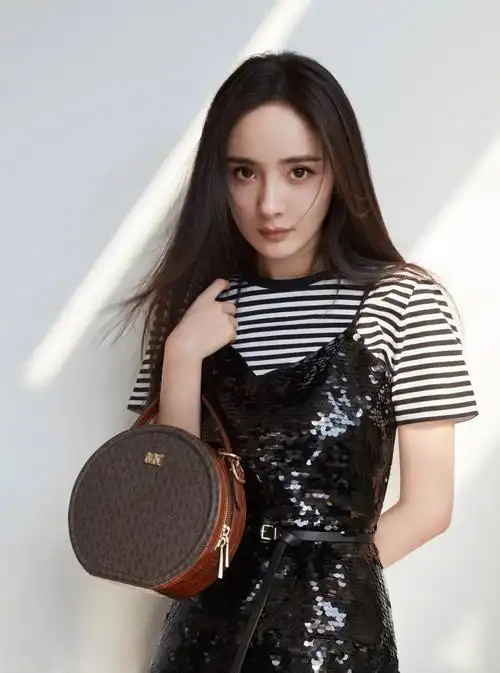 日本香奈儿包包mk经典风琴包杨幂都轮着背了一个遍