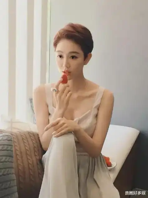 征服了李治廷,就连大华刘宪华也借着涂防晒的机会,揩油姜妍