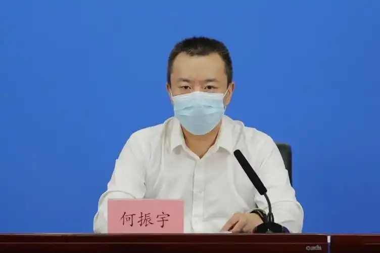 图为市疾病预防控制中心副主任何振宇.