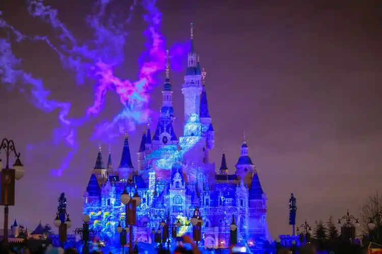 梦幻迪士尼童话城堡 夜光幻影秀点亮奇梦