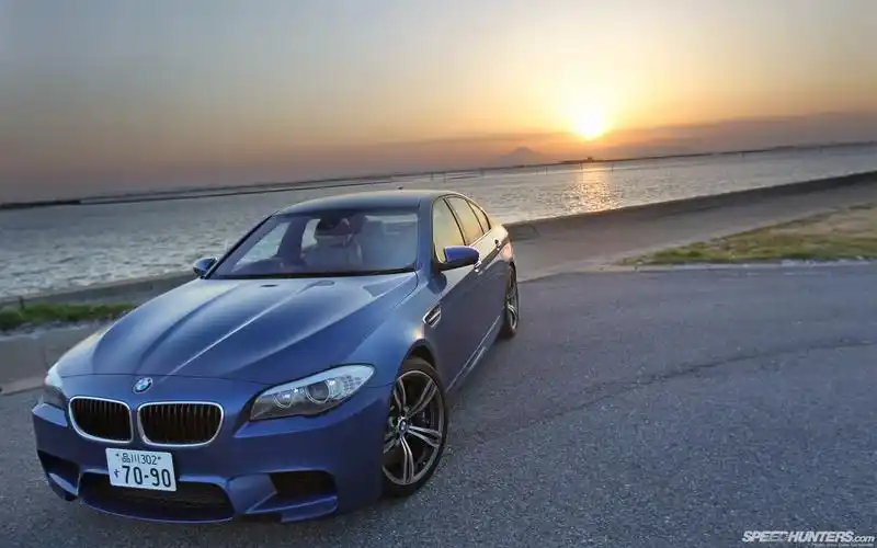 宝马m5日落高清壁纸高清原图查看