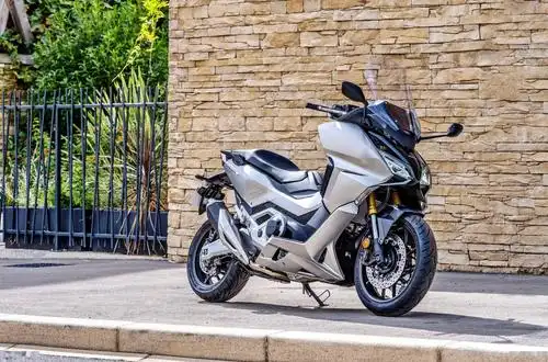 honda 全新旗舰级踏板 forza 750:细节简介