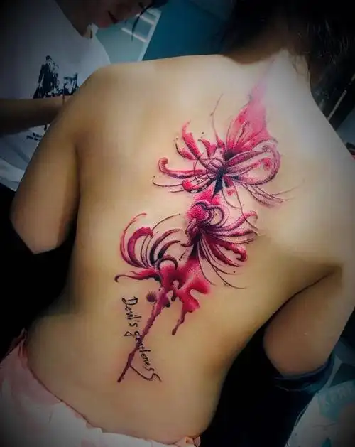 彼岸花纹身图片_背部水墨水彩花纹身图案