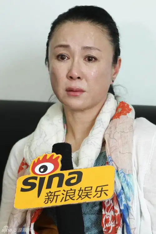 "妲己"傅艺伟涉毒后首次公开亮相 哭着向公众致歉(图)