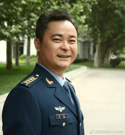 曾是家喻户晓的小童星与妻子是姐弟恋今58岁享正师级待遇