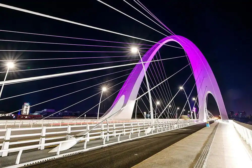 首钢大桥夜色美轮美奂