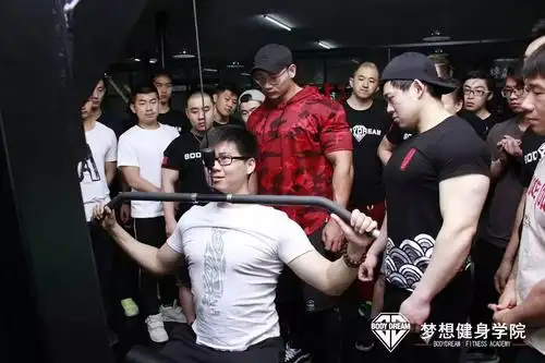 今天是鹿院长亲自上课,由徒弟胡旭鹏担任助教