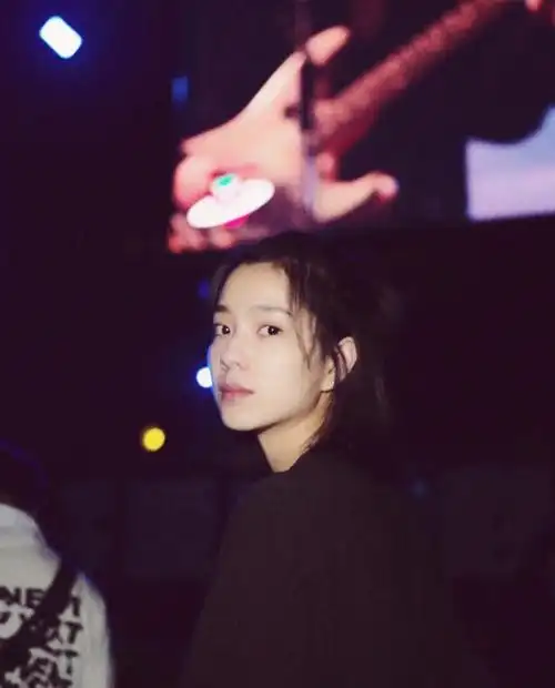 庄达菲美女的回眸