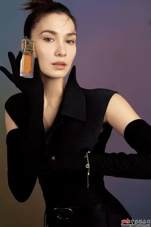 卢靖姗时尚杂志大片曝光花间美人释放优雅魅力