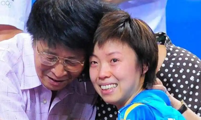 为嫁大20岁富豪拒绝为国出战,扭头与丈夫分居,张怡宁的争议情史_徐威