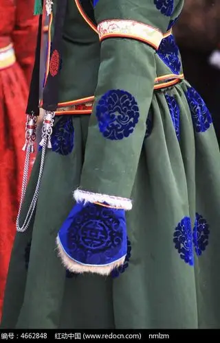 布里亚特女性马蹄袖