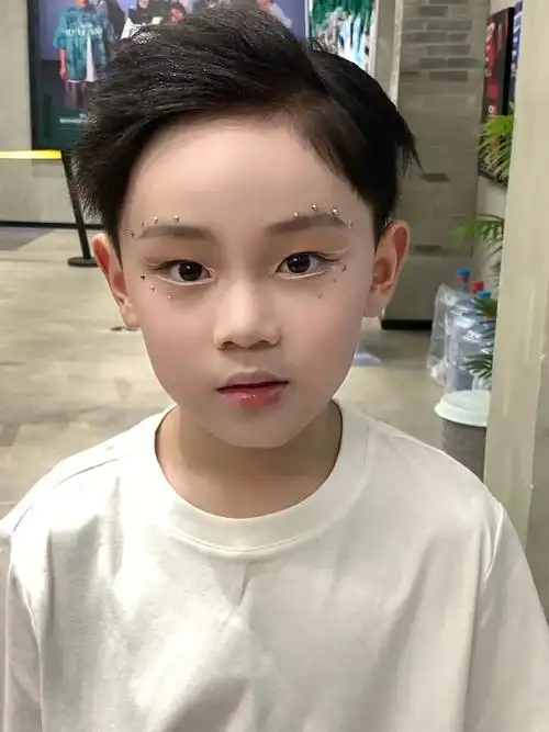 小男孩妆容