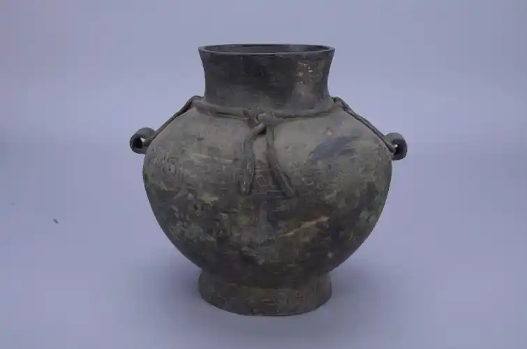 宋套索纹横贯耳铜扁壶