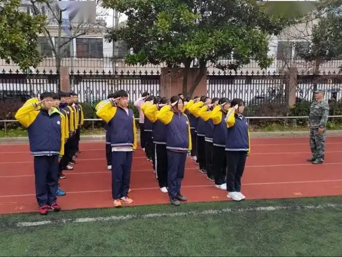 奋斗新时代迈进新征程2021年上海市泾南中学高一学生国防教育