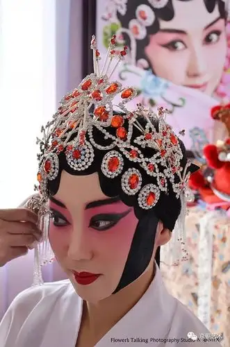 京剧表演眼睛的基本程式动作训练