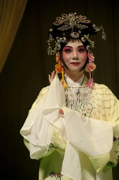 其它 京剧之夜 写美篇凤凰二乔 三国时期隐居丹阳的乔玄有二女乔靓,乔