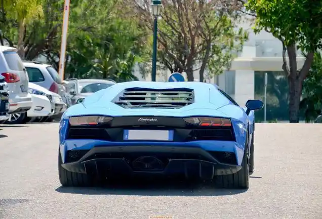 lamborghini aventador s lp740-4