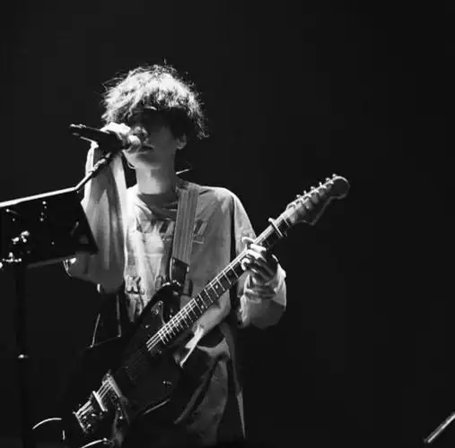 大家知道哪里有米津玄师的海报壁纸吗