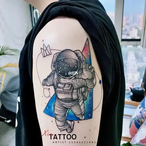 让我飞到外太空吧.不要吃棉签了.#西安纹身  #西安刺青  #宇航员纹身