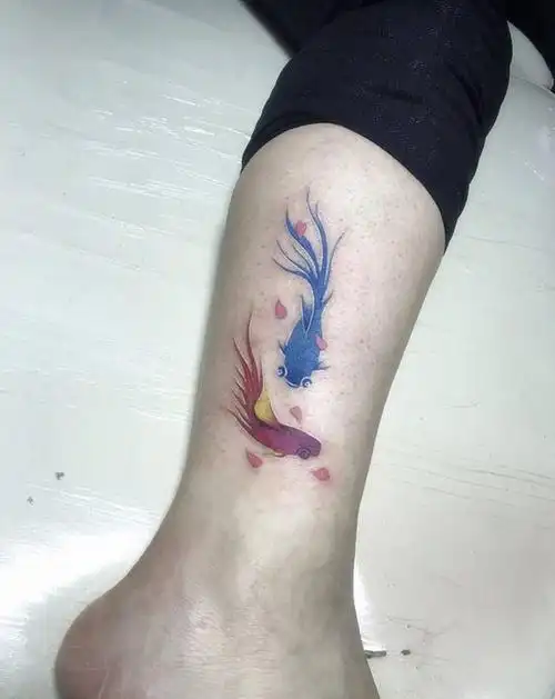 小鱼纹身图片_腿部纹身图案