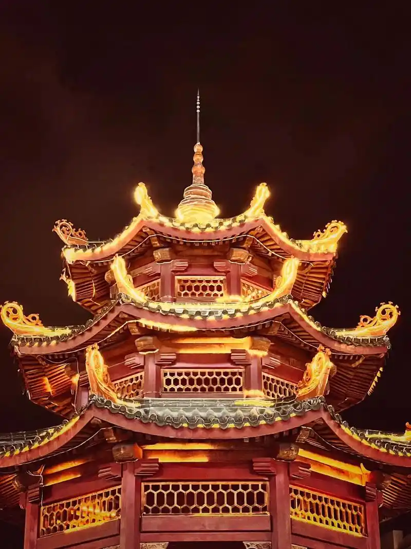 汕头小公园夜景.#图文伙伴计划  汕头小公园,以"中山纪念亭 - 抖音