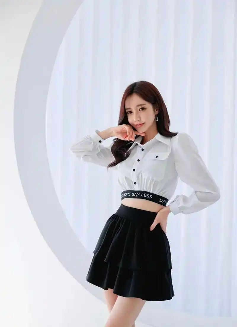 孙允珠,白嫩露脐寸衫搭配超短裙,水嫩诱人