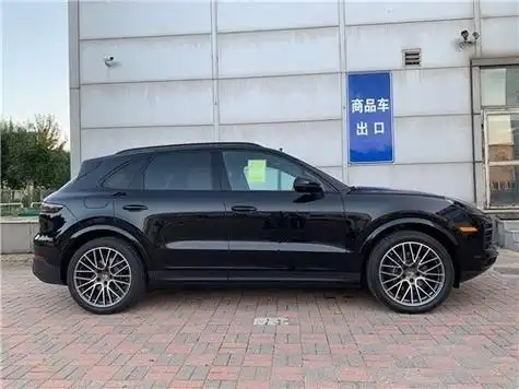 国六保时捷卡宴3.0t时尚suv