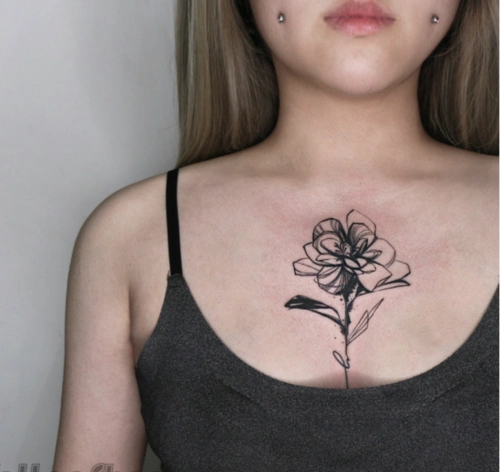 性感胸口纹身图案女胸前简约纹身