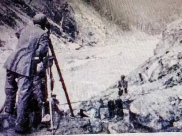 那年修筑边防公路我亲眼看见三名战士被石头砸中壮烈牺牲