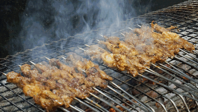 铜锅涮羊肉 || 蒙古大块手扒肉 |装修由老板亲自操刀,门口的苏鲁锭